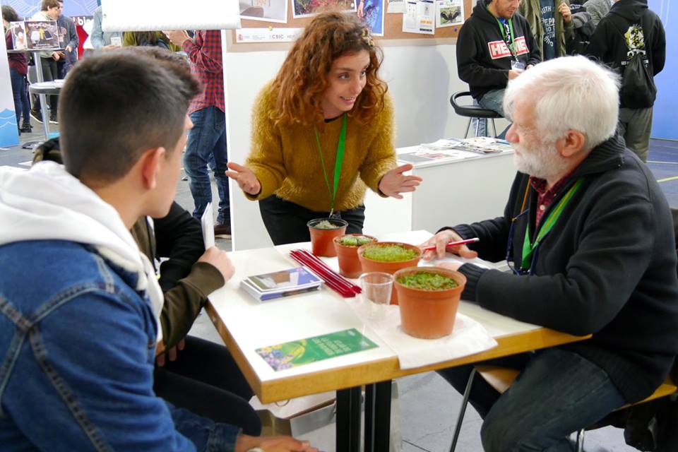 Taller de botànica amb estudiants realitzat al Saló de l'Ensenyament 2018