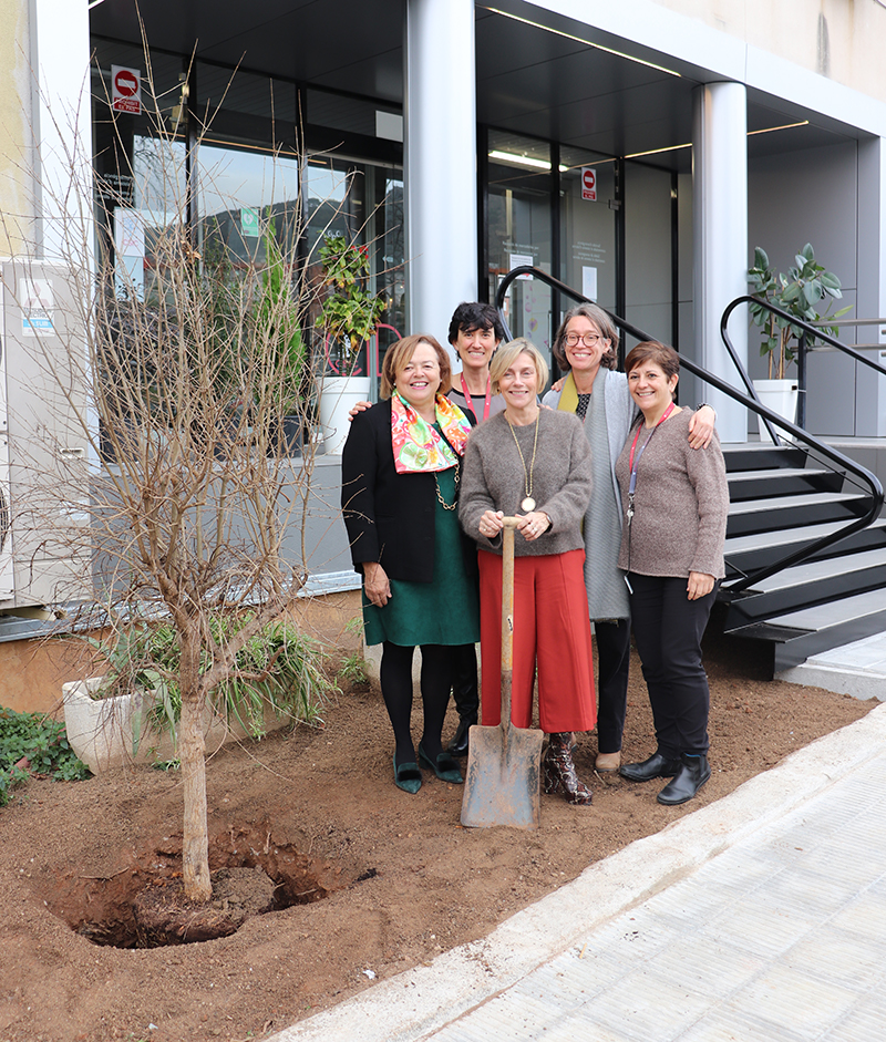 D’esquerra a dreta, la presidenta del CSIC, Rosa Menéndez, amb Teresa Moreno, directora de l’IDAEA-CSIC; Rosina López-Alonso Fandiño, Vicepresidenta d'Organització i Relacions Institucionals del CSIC; Sílvia Lacorte, subdirectora de l’IDAEA-CSIC; i Gemma Fabrias, directora de l’IQAC-CSIC, centre que comparteix seu amb l’IDAEA.