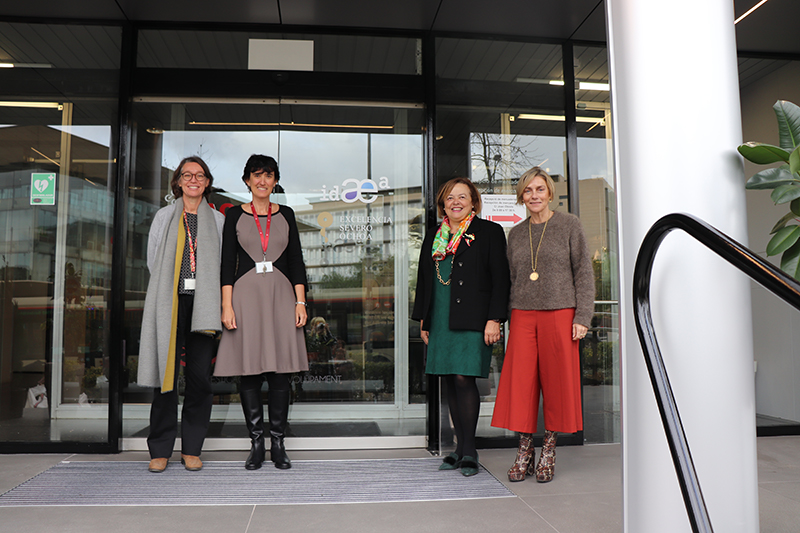 D’esquerra a dreta, Sílvia Lacorte, subdirectora de l’IDAEA-CSIC; Teresa Moreno, directora de l’IDAEA-CSIC; Rosa Menéndez, presidenta del CSIC; i Rosina López-Alonso Fandiño, Vicepresidenta d'Organització i Relacions Institucionals del CSIC.