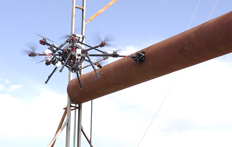  La tasca principal de l’IRI és desenvolupar els sistemes de percepció dels robots aeris del projecte, els quals permetran treballar en infrastructures elevades, com ponts o canonades (Imatge: Proyecto Aeroarms)