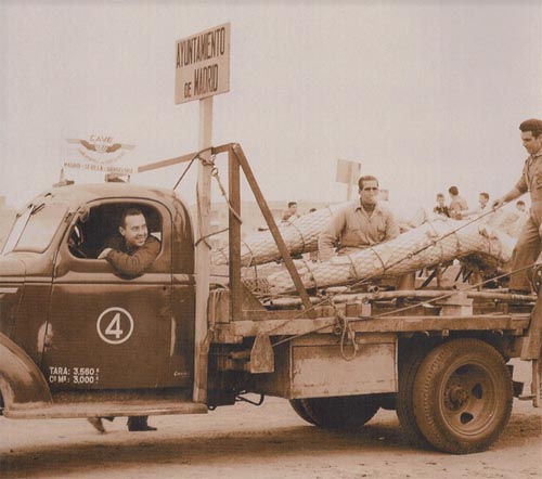 Transporte de los restos de mamut hallados en Alcaraz, Madrid.