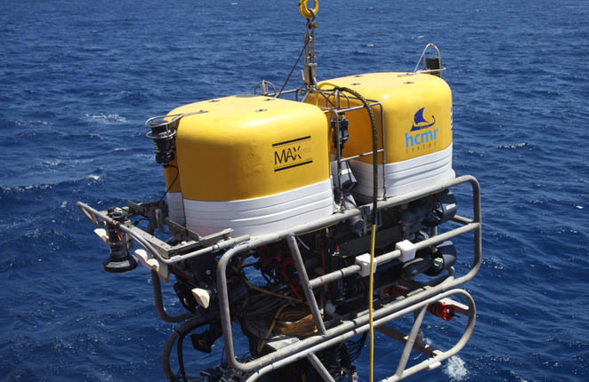 Llançament del ROV “Max Rover” abans de la seva immersió cap el fons marí del Mar d’Alboran. Imatge: Zoraida Roselló.