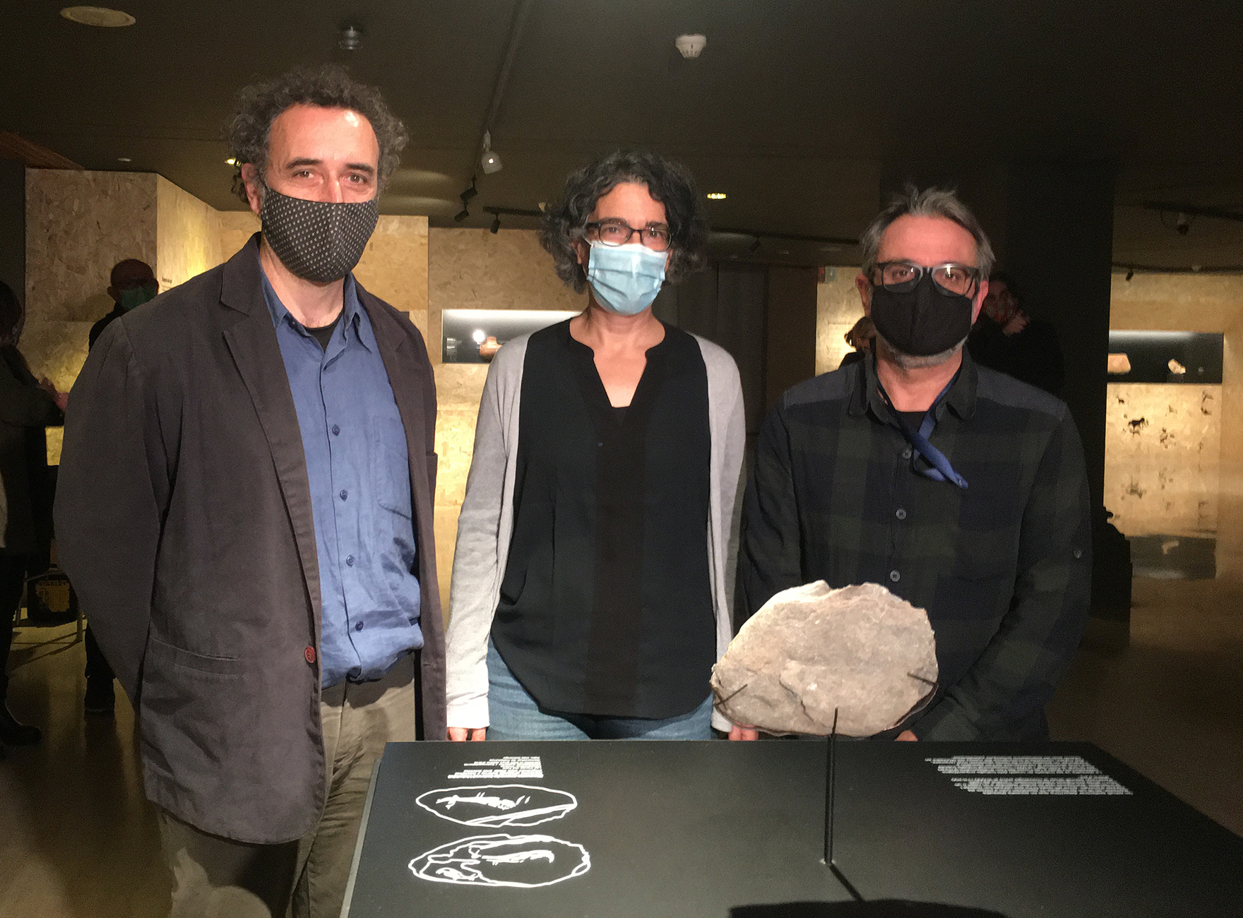 D'esquerra a dreta, Xavier Terradas (CSIC), Raquel Piqué (UAB) i Antoni Palomo (MAC), que han liderat el descobriment. Imatge: CSIC