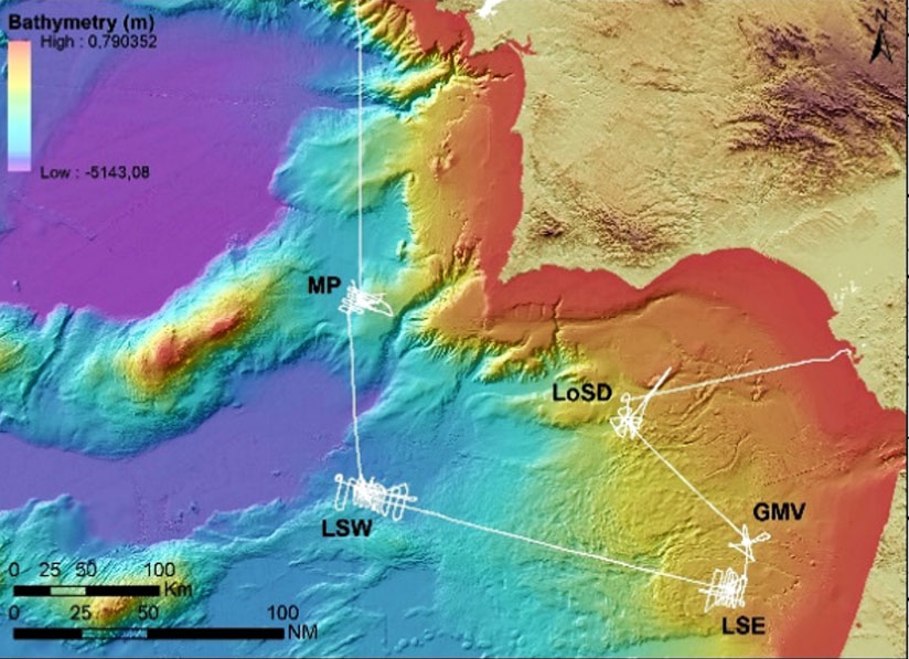 Mapa i navegació durant la campanya  Leg 1 de INSIGTH. L’AUV  ha permès cartografiar en gran detall cinc estructures tectòniques i sedimentàries: la falla del Marques de Pombal (MP); la zona profunda de la Lineació Sud (LSW);  la zona somera de la Lineació Sud (LSE), que és l’estructura tectònica més llarga de la zona amb més de 300 km de longitud; el diapir salí anomenat Lolita (LoSD); i el volcà de fang Ginsburg (GMV) en el marge del Marroc.