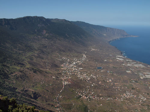 Isla de El Hierro. Algo que llamó la atención de los científicos en la erupción de 2011 fue que el magma recorrió decenas de kilómetros a profundidades de entre 15 y 20 kilómetros antes de salir a la superficie. El nuevo modelo permite entender porqué.