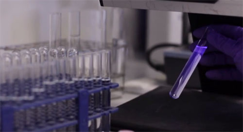 Tubs que contenen les noves molècules, al laboratori del Grup de Química Médica i Síntesi (MCS), del IQAC-CSIC. 