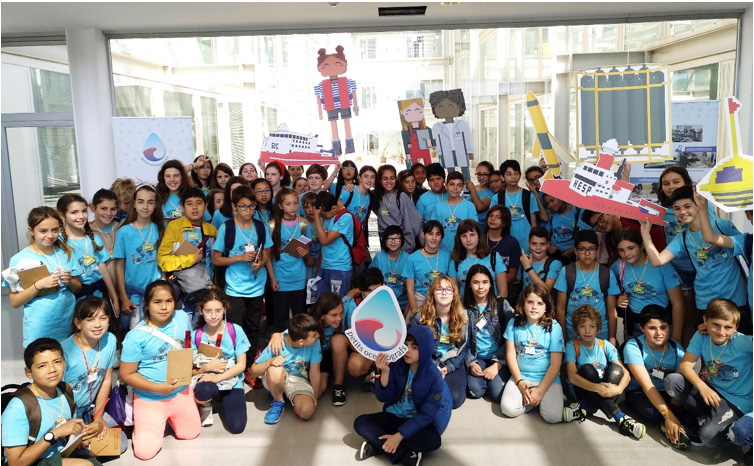 Grup d'alumnes i alumnes durant l'última edició de Congrés de Petits Oceanògrafs, celebrat a l'Institut de Ciències de la Mar el 29 de maig de el 2019.