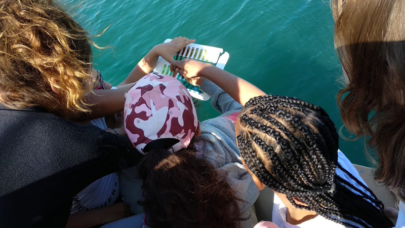 Escolars en una de las campanyes de la iniciativa. Imatge: Petits Oceanògrafs /ICM-CSIC.