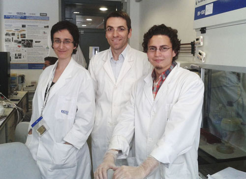 L'equip del IMB-CNM: d'esquerra a dreta, Neus Sabaté, Javier del Campo y Juan Pablo Esquivel. 