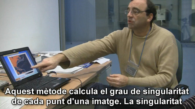 Antonio Turiel mostra el seu invent en el video de la mostra.